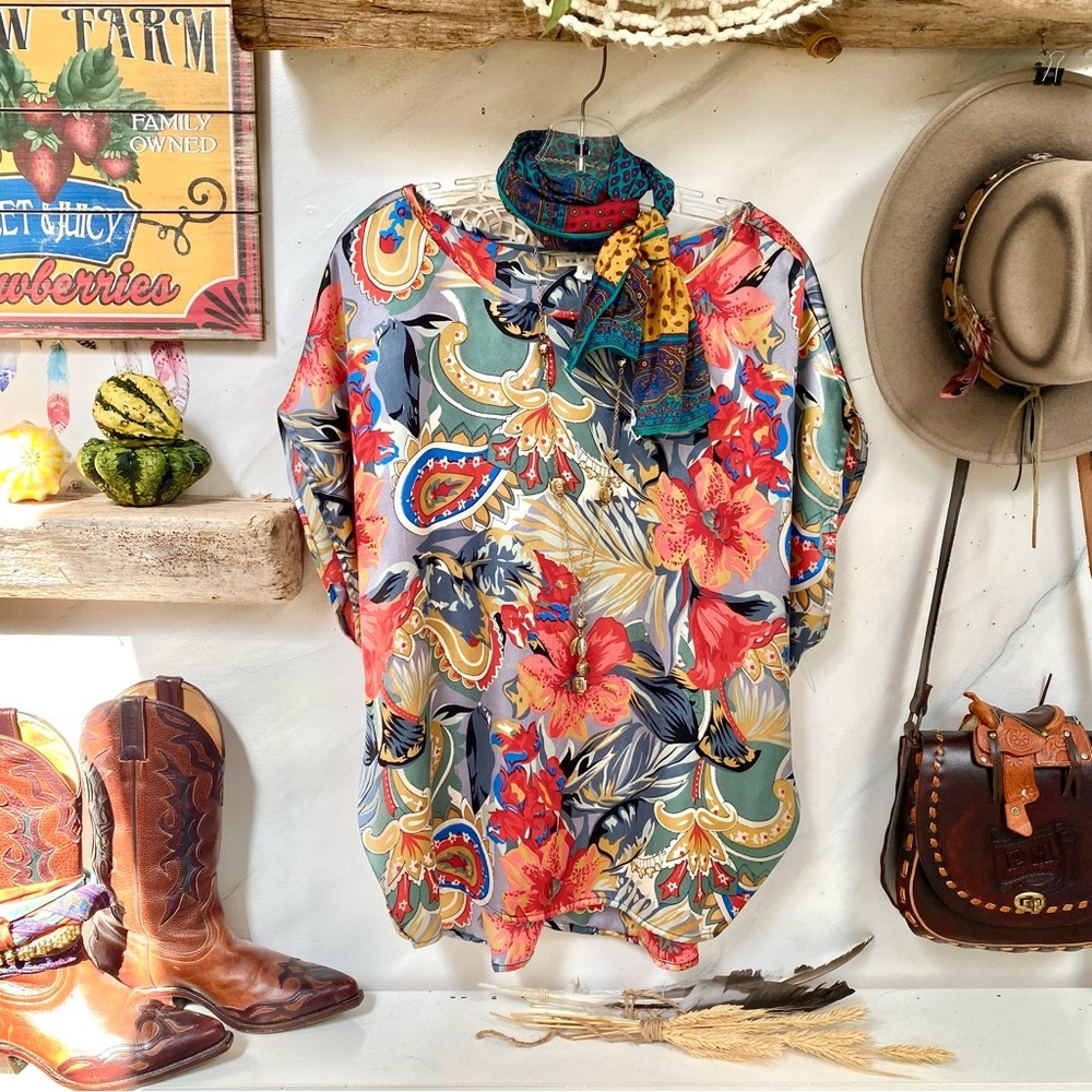 Beautiful boho blouse w paisley floral vibe resort vacay feel. - Picture 2 of 13